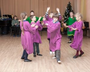 Eurythmie Aufführung in der Schule